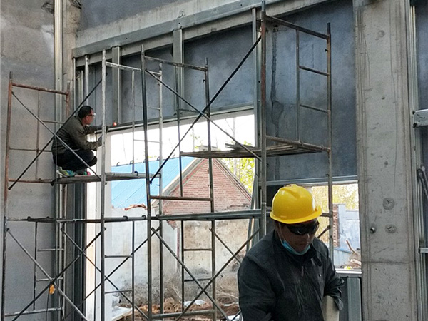 在防爆墻施工中，如何確保施工的安全性？